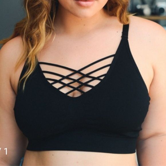 Plus Size Strappy Front Bralette - Picture 3 of 3